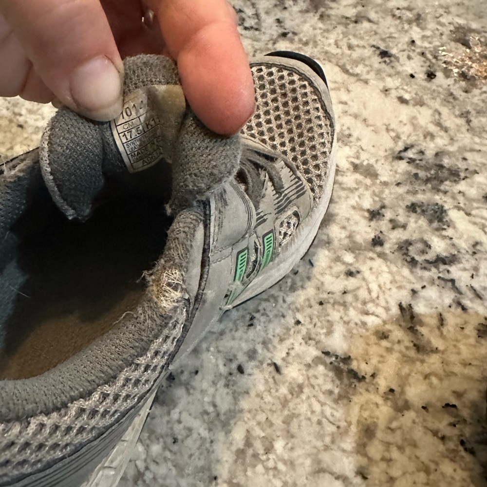 Kids ASICS-used - Picture 2 of 5
